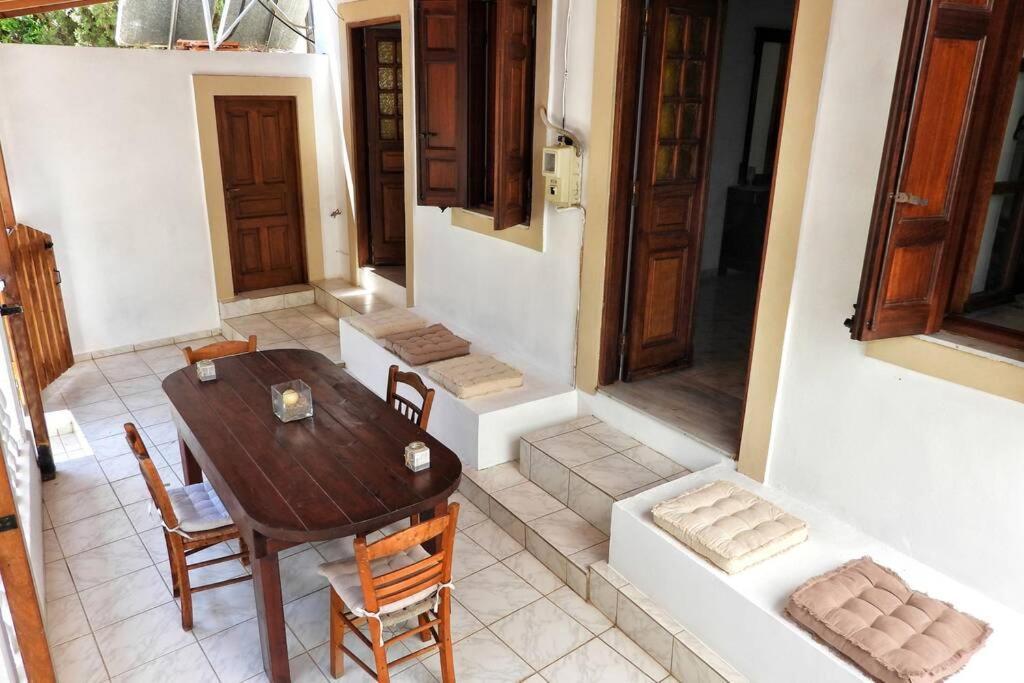 Traditional Villa Efterpi Chalki Town エクステリア 写真